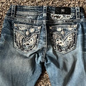 Miss Me Size 27  Mid-Rise Easy Boot w/ Angel Wing Pocket Design- New Condition